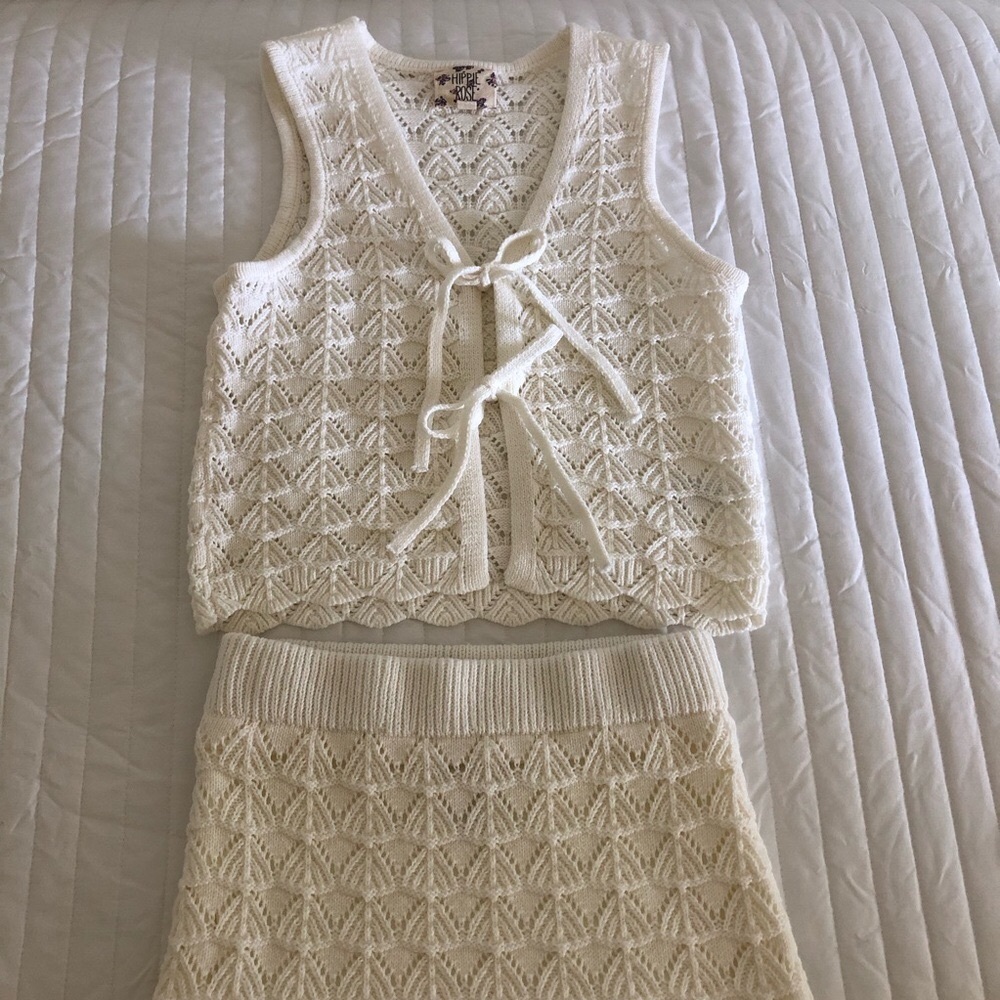 Cream Knit Sleeveless Top and Skirt Set - Picture 1 of 5